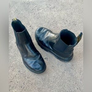 Dr. Martens Embury Chelsea Boot - Black unisex Sz. 8 men’s 9 women’s